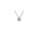 collana con diamante punto luce